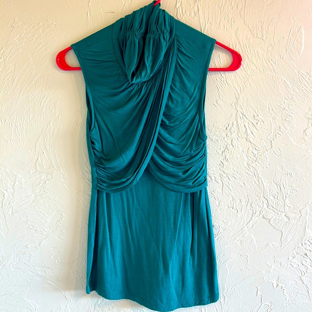 Teal top